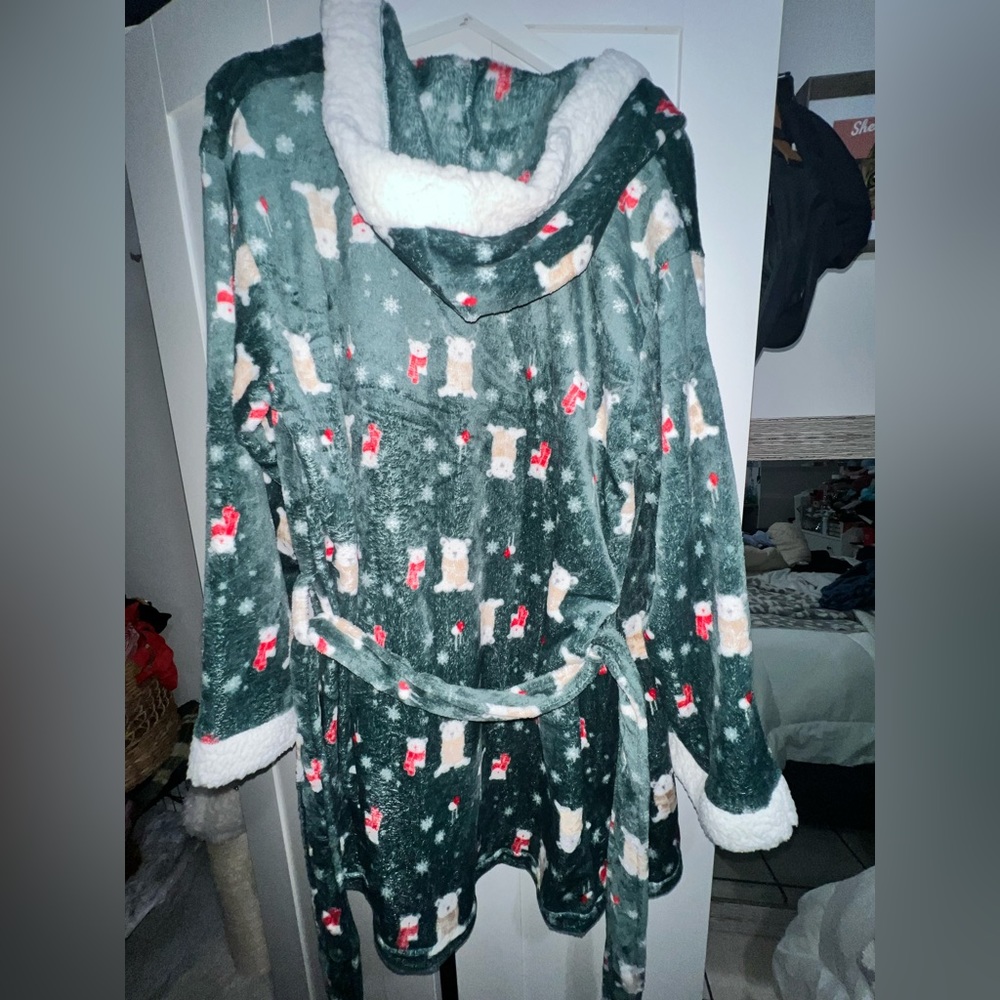 Bearpaw Robe - Picture 3 of 4